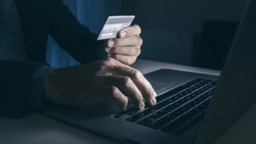  Дропперлердің жаңа айласы: студенттерді алдап, шот иелерін күштеп көндірген 