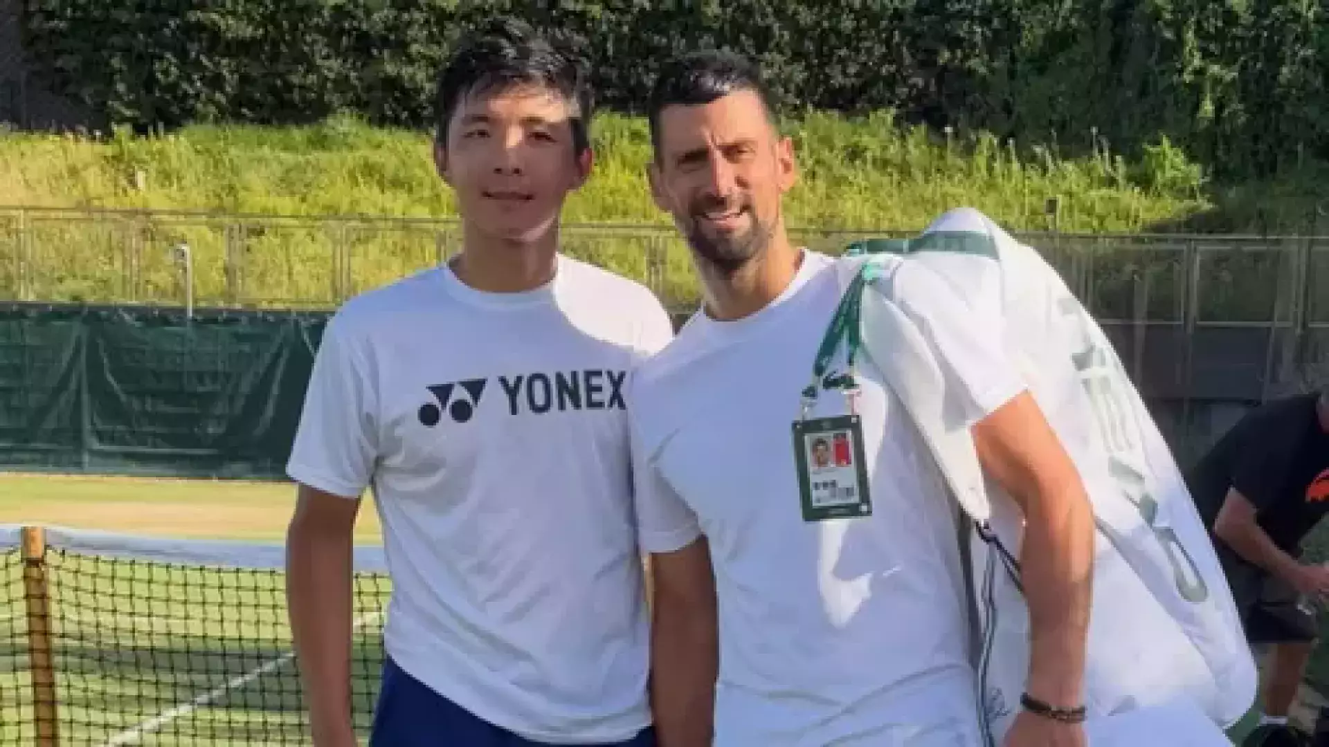 Казахстанец Зангар Нурланулы провел тренировочный матч с Новаком Джоковичем на Уимблдоне-2026