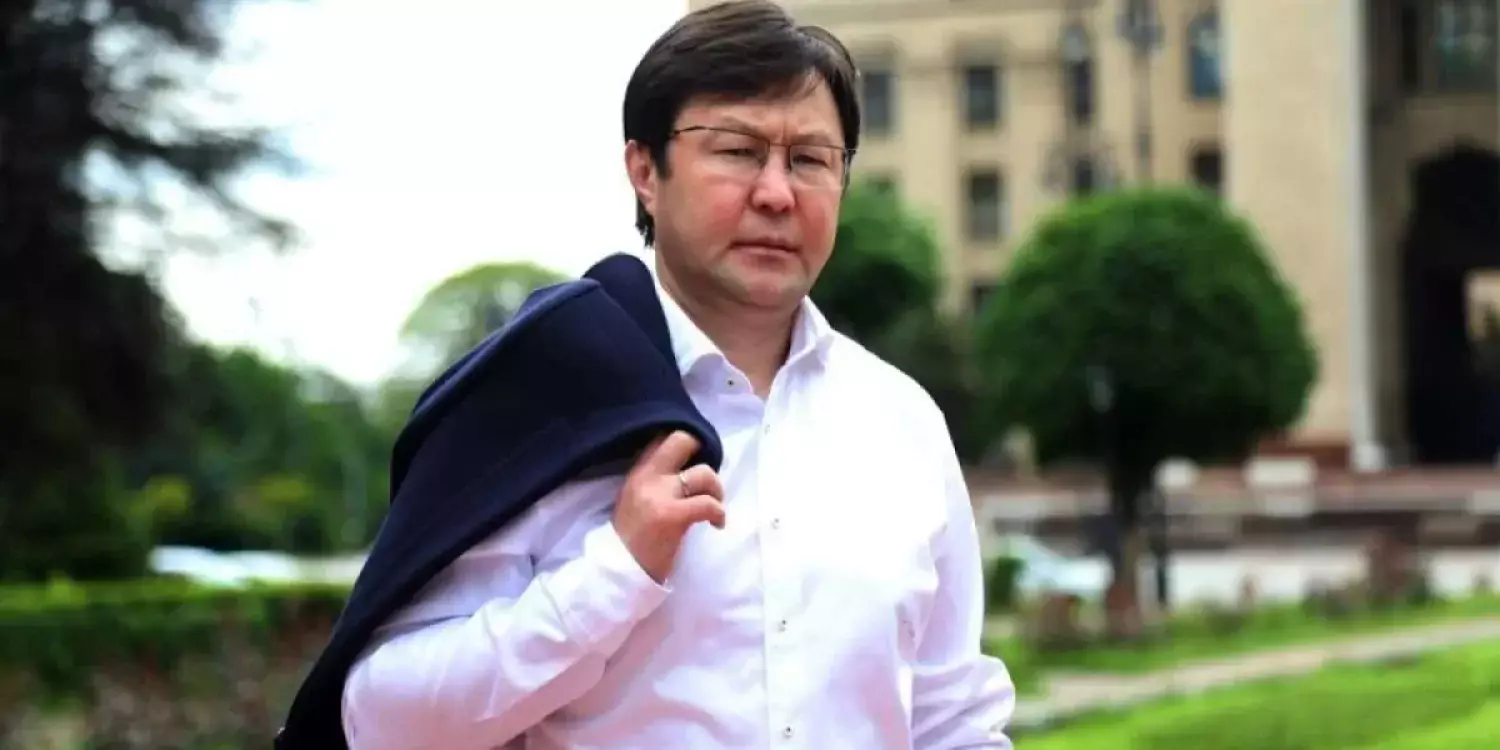«Бүкіл ақын менің әніме сөз жазуды армандайды»: Ақберен Елгезек: «Сүйікті етші» әнін жазуыма Мейрамбек себепші болды