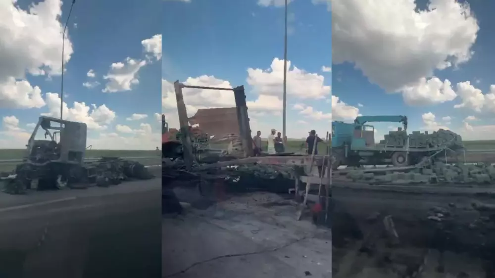 Астананың айналма жолында екі жүк көлігі соқтығысып, өрт шықты