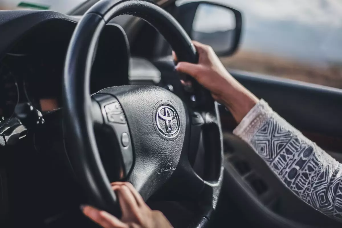 Жительница Туркестана угнала автомобиль журналистки