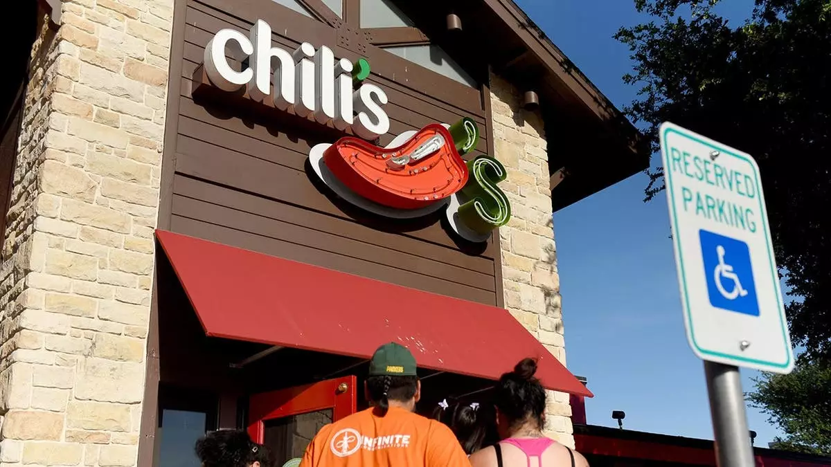 Chili's привлек внимание вирусным постом с критикой цен в фаст-фуде, задавшись вопросом «Почему вы позволяете им так с вами играть?».