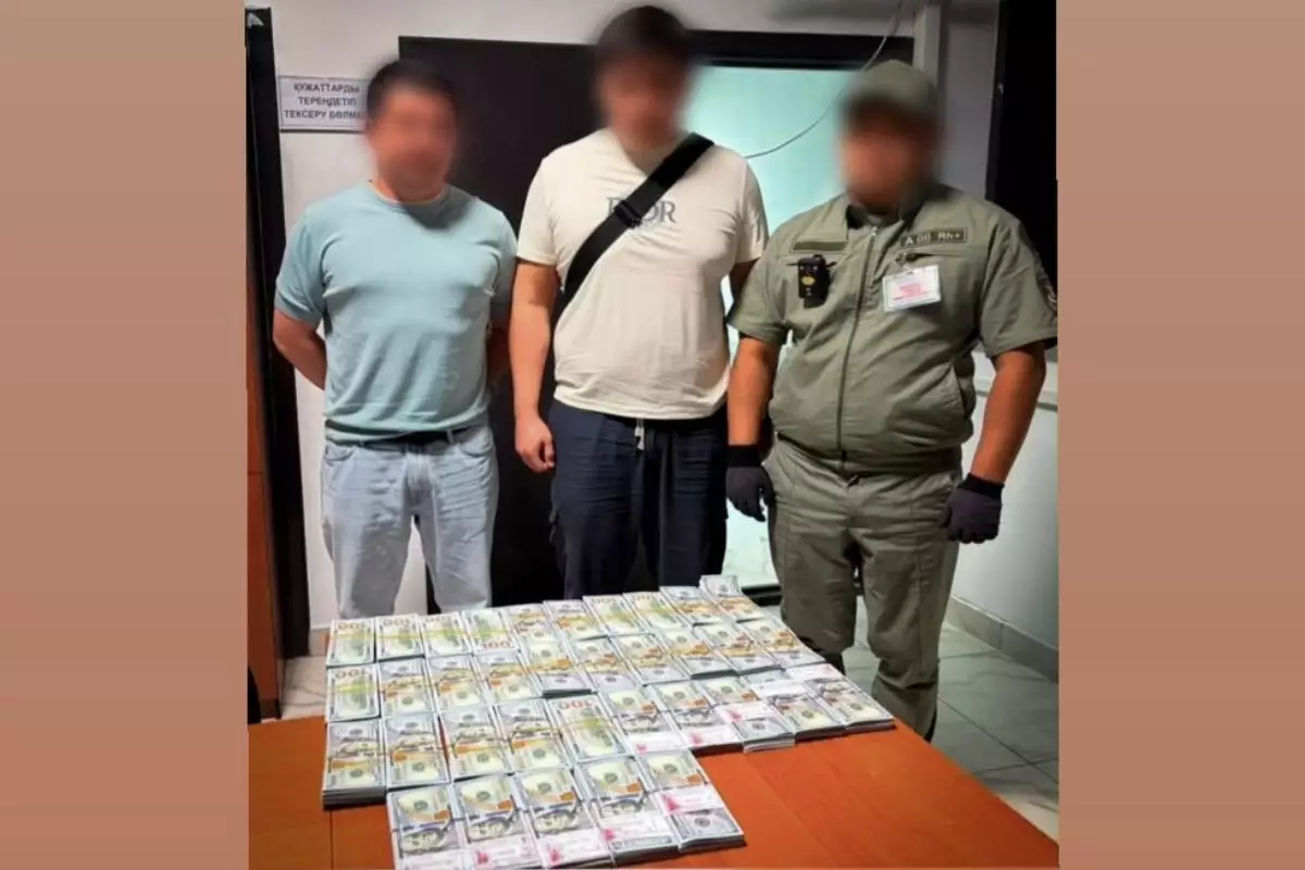 Прятал в багаже 350 тысяч долларов: на границе с Кыргызстаном задержали иностранца