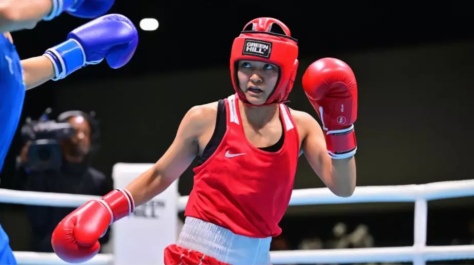 Казахстан потерпел два поражения подряд на ЧА по боксу