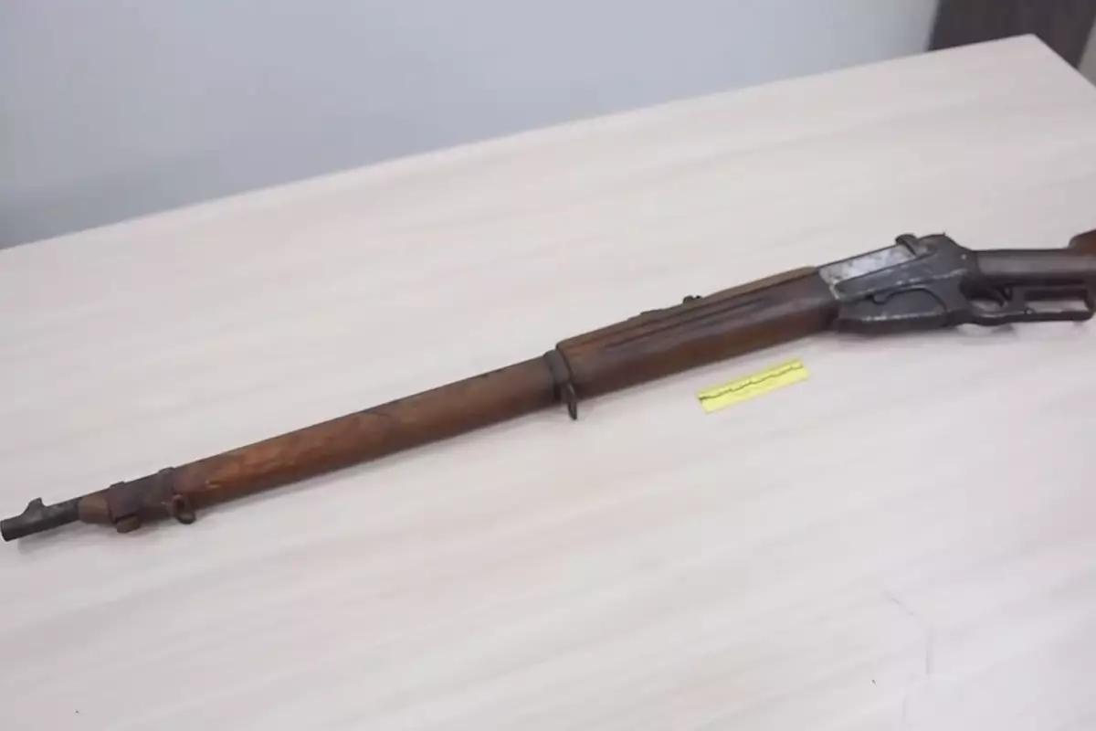 Житель Атырау сдал полиции винтовку Winchester XIX века