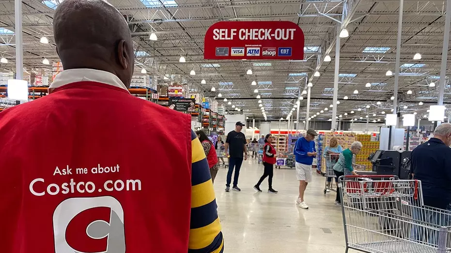 Сеть Costco столкнулась с иском, утверждающим, что продаваемый в магазинах протеиновый порошок содержит опасный уровень свинца и мышьяка.