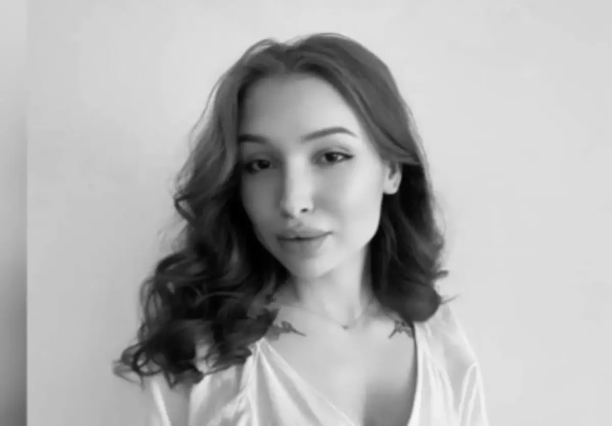 Алматыда риелтормен кездесуге шыққан қыз төртінші қабаттан құлап қаза тапты: Отбасы оның өз-өзіне қол жұмсағанына сенбейді
