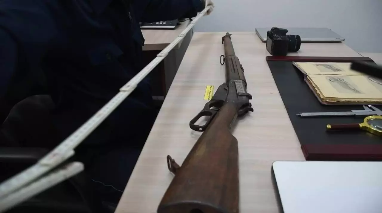 Атыраулық тұрғын полицияға Winchester 1895 винтовкасын өз еркімен тапсырды