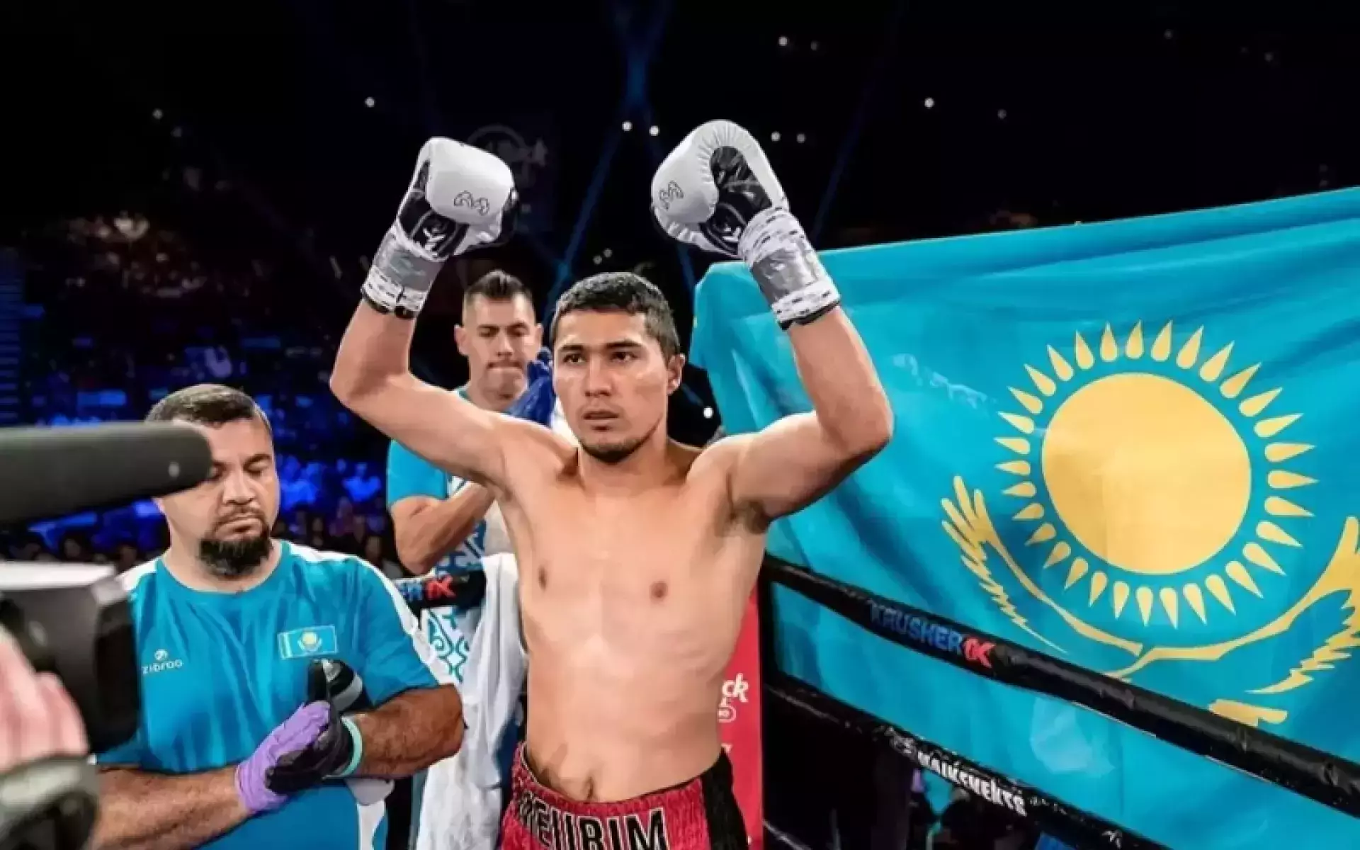 Мейирим Нурсултанов проведет бой за титул временного чемпиона мира WBC