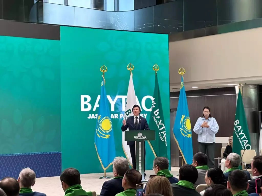 Скандал на съезде партии «Байтак»: председателя пытались сместить с должности