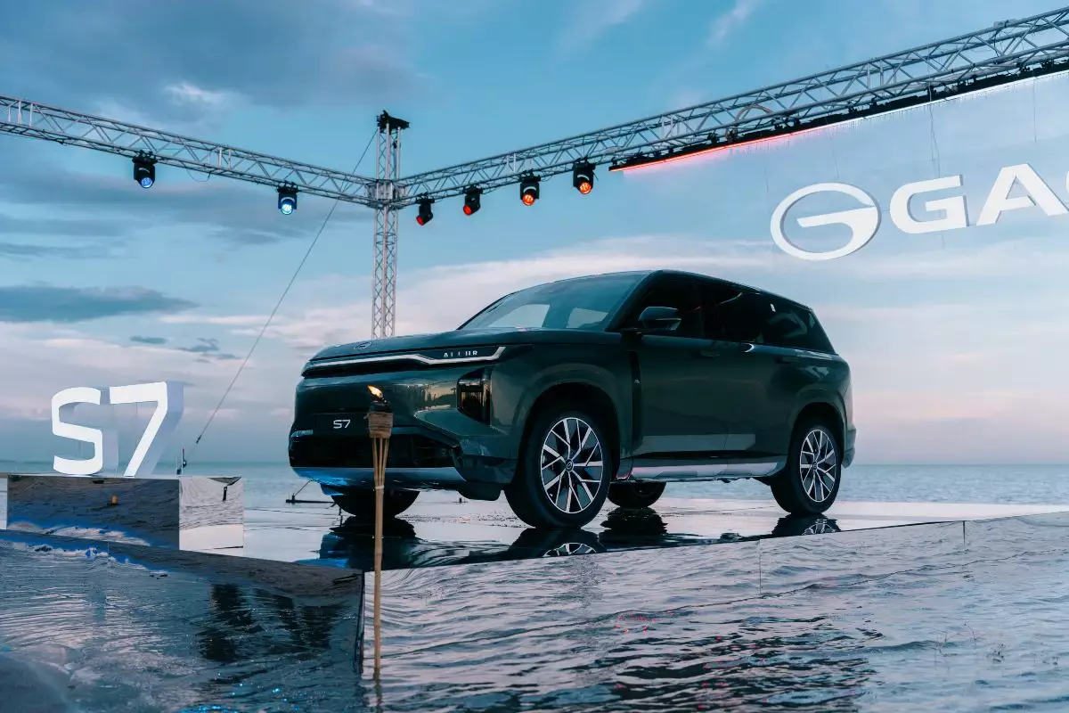 Қала ішіне де, алыс сапарға да арналған кроссовер: GAC жаңа S7 моделін таныстырды