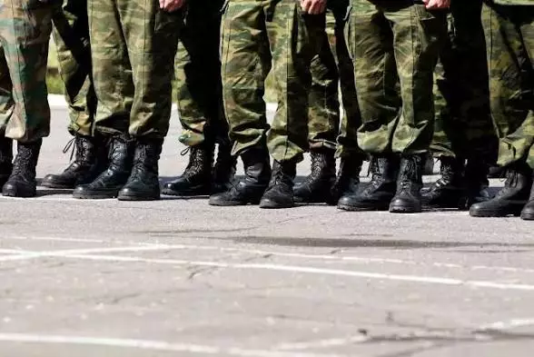 Ақтөбеде сарбазды ұрған сержант 1 жылға сотталды