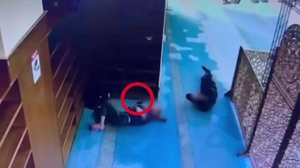 Кража смартфона в мечети Астаны попала на видео