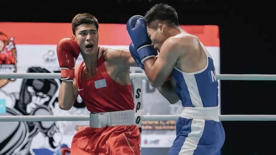 Казахстанский боксер уверенно вышел в полуфинал молодежного чемпионата Азии