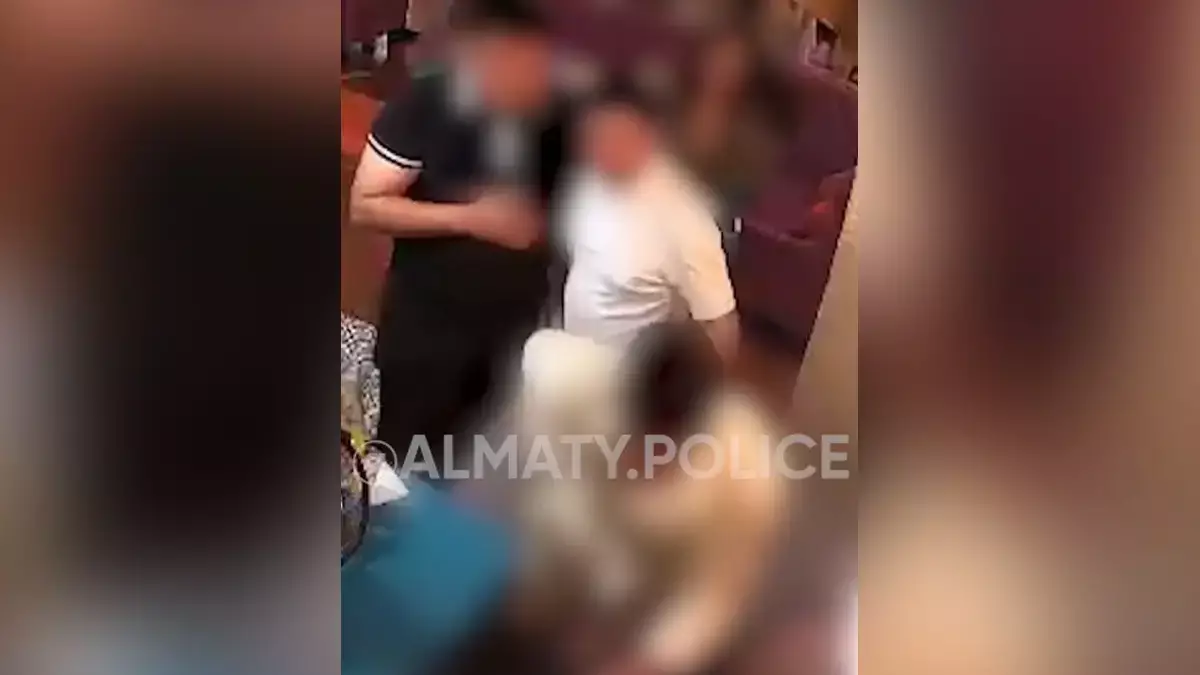 Алматыдағы дәмханада ер адам танысының мойнына пышақ сұққан 