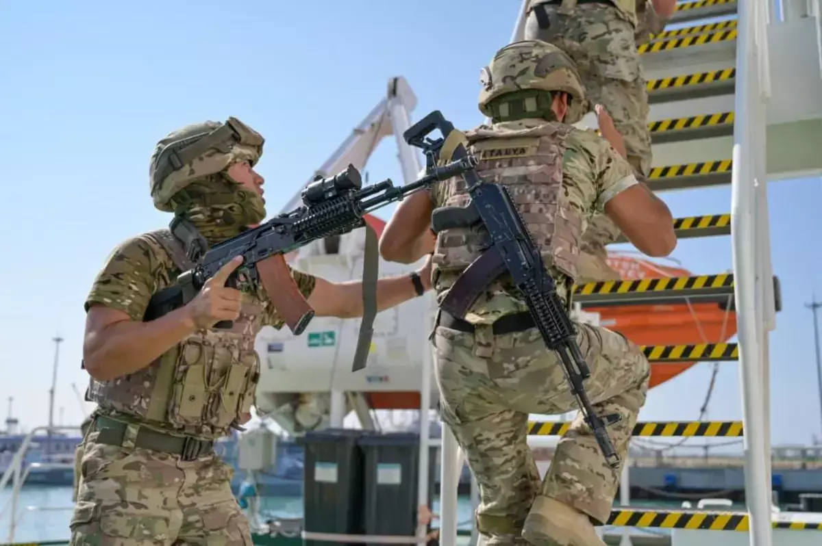 Силовики стягиваются к Каспию: что происходит в Атырау - новости на Lada.kz 10.07.2026