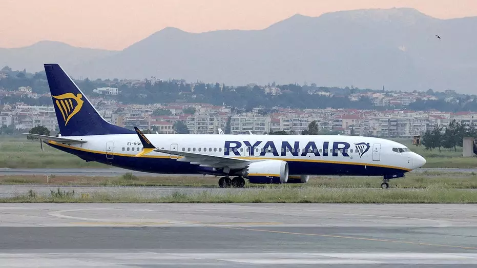 Пассажир Ryanair был частично высосан через разбитое окно после взлёта из Греции.
