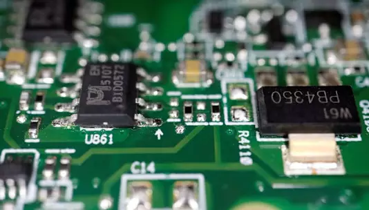 США упрощают экспорт чипов Nvidia для ИИ и военного оборудования в ОАЭ.
