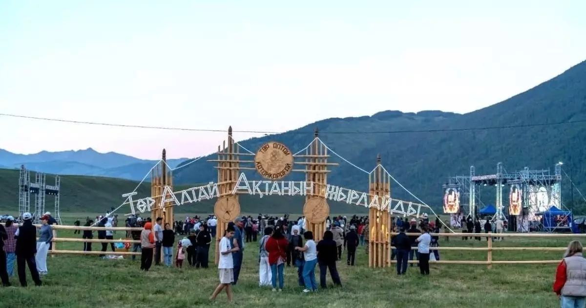  «Төр Алтай Ақтанын жырлайды»: Берелде республикалық поэзия кеші өтті 