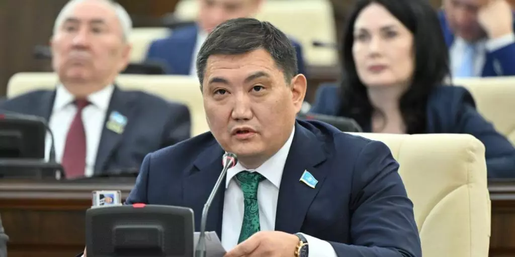 «Енді мен еркінмін»: Партиялық тізімге енбей қалған Бақытжан Базарбек халыққа үндеу жасады