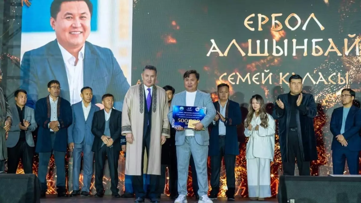  Алтай төрінде халықаралық фестиваль басталды: ақындарға 500 мың теңгеден сыйақы табысталды 