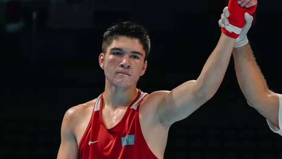 Казахстанский боксер совершил камбэк и обеспечил медаль молодежного ЧА