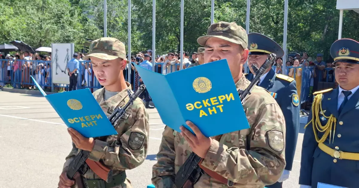   Ұландық сарбаздар ант қабылдады   