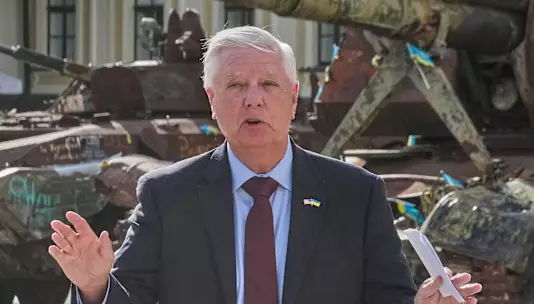 Линдси Грэм получает дань уважения за поддержку Украины, трансатлантических связей и Израиля.