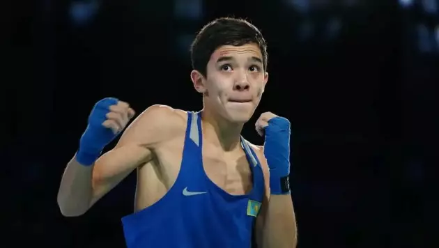 Казахстанец добыл разгромную победу и вышел в финал ЧА по боксу