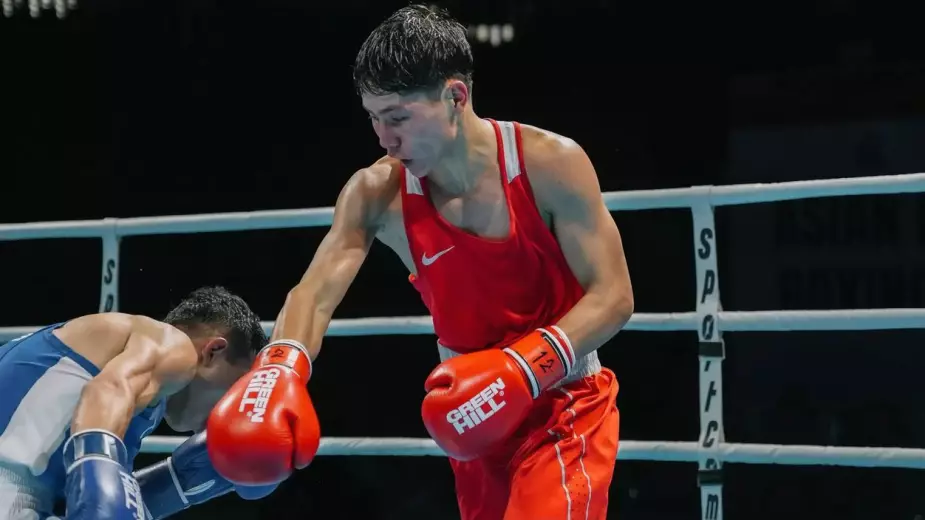 Казахстанский боксер победил брата олимпийского чемпиона из Узбекистана в полуфинале молодежного чемпионата Азии
