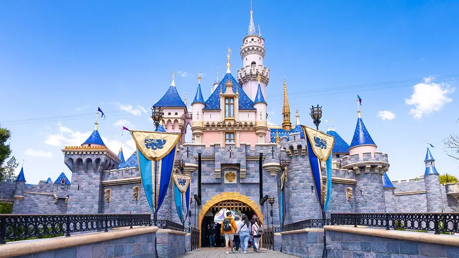 Disney проливает свет на американские компании, обеспечивающие магию в 250-й год существования нации.