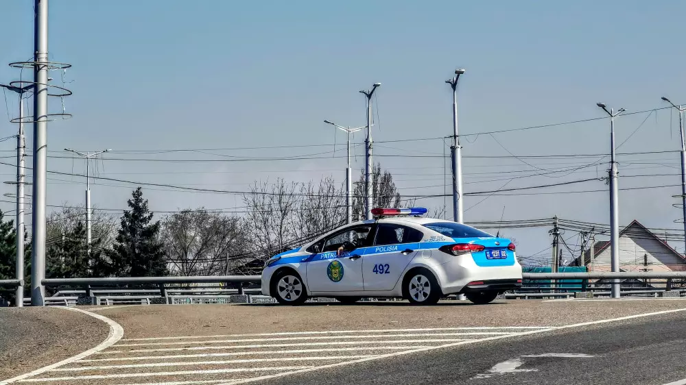 Алматыда жолдардағы бақылау күшейтілді: полицейлер нені тексереді?