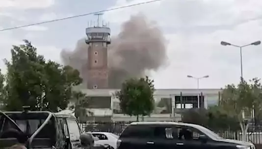 Правительство Йемена заявило об атаке на аэропорт Саны, возобновив затихший конфликт.