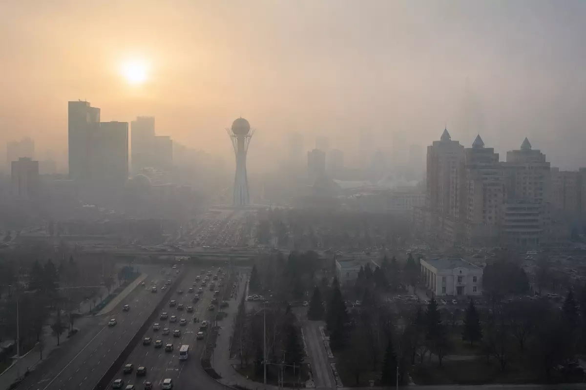 Жителям шести городов Казахстана посоветовали меньше дышать уличным воздухом
