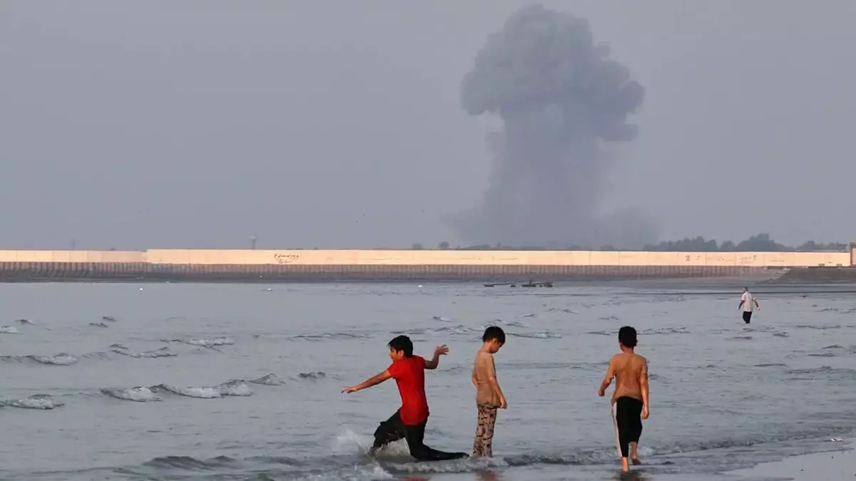 США третий день подряд бомбят Иран, пока Трамп рассуждает о сделке
