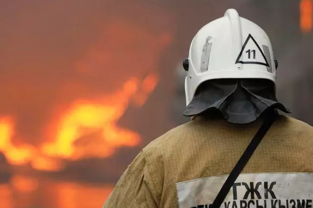 Шымкенттегі техникалық қызмет көрсету стансасында ірі өрт шықты (ВИДЕО)