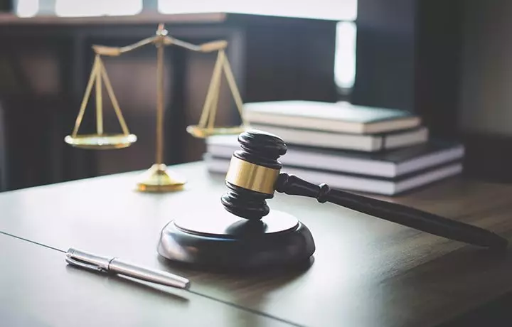 Жительницу Астаны оштрафовали за оскорбление на борту самолёта