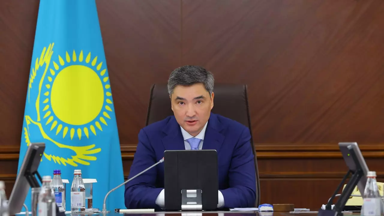 «Жағдай мәз емес. Жеке жауапкершілігіңіз қаралады»: Бектенов «Самұрық-Энерго» басшысын қатаң сынға алды