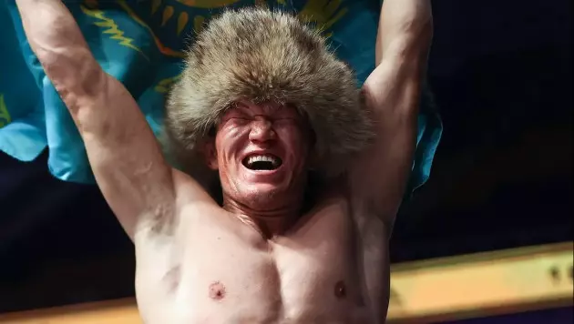 "Он не может". Казах столкнулся с дерзким выпадом от друга Чимаева перед боем