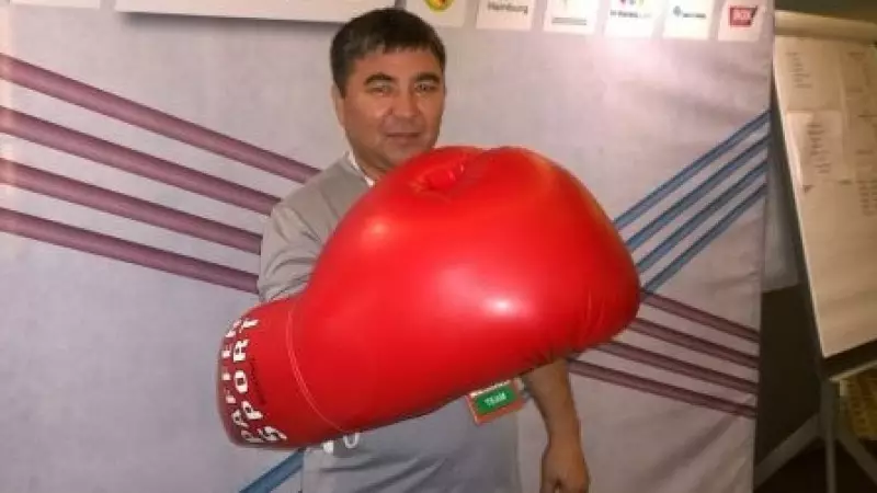 «Бірден төрт жылға келісімшарт ұсынды»: Қытай боксшыларын жаттықтырып жүрген қазақ бапкері сұхбат берді