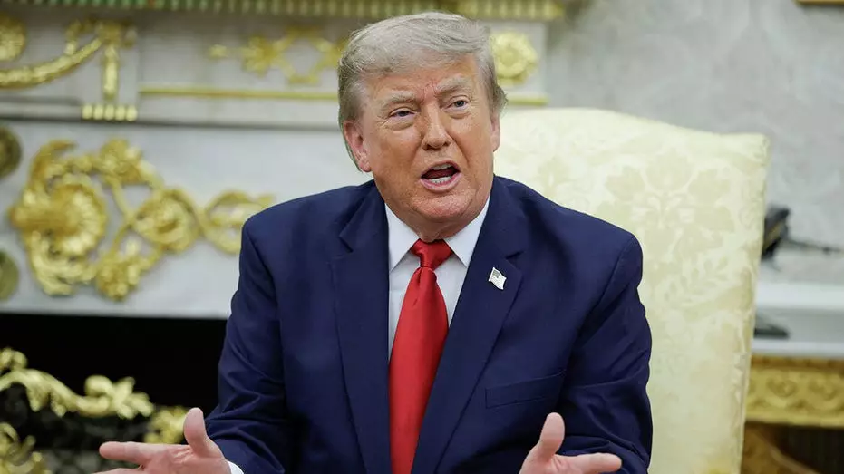 Трамп отменил предложенную плату за проход судов через Ормузский пролив в обмен на инвестиционные сделки с государствами Персидского залива.