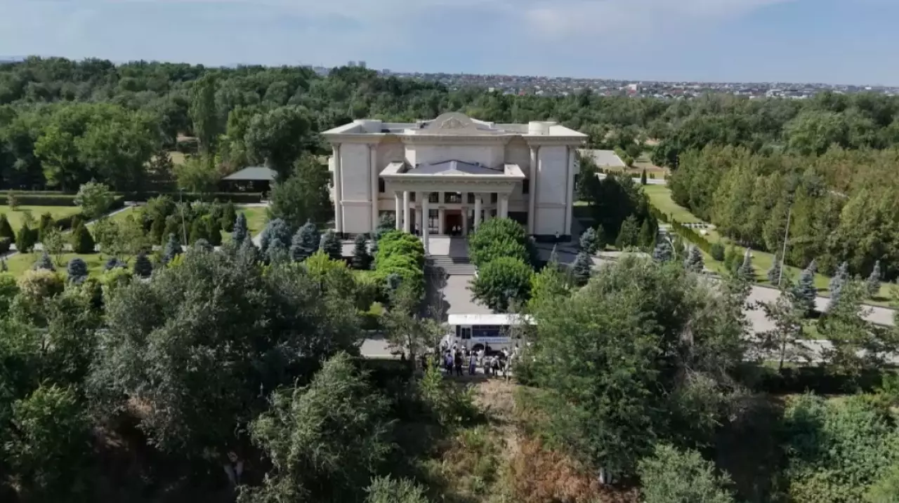 Экс-резиденция стала детским лагерем в Шымкенте