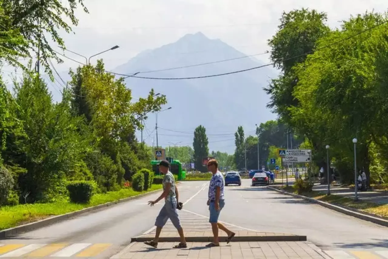 +35 и выше: жара в Алматы увеличила нагрузку на скорую помощь 