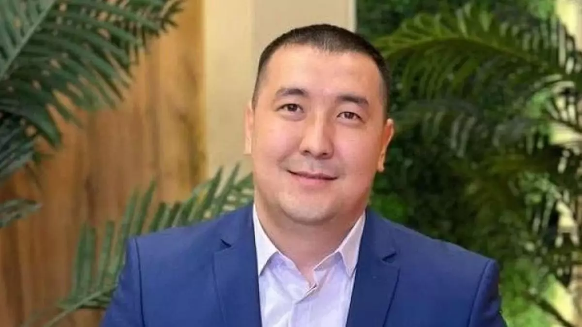 Блогер Әділетхан Молдахан полиция туралы мәлімдемелері үшін 2,5 жылға сотталды