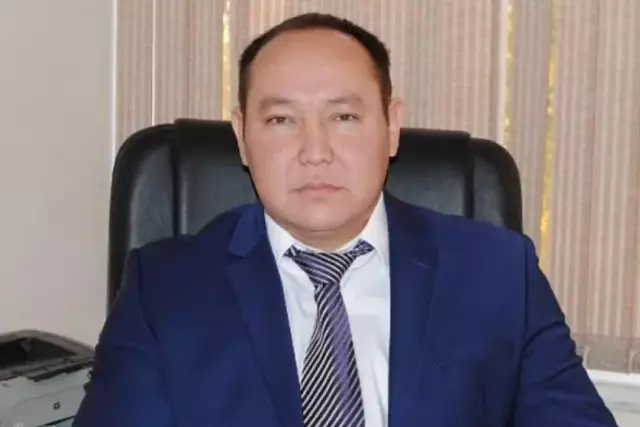 Талдықорғандық депутат бір коттеджді үш адамға сатып жіберіп сотталды