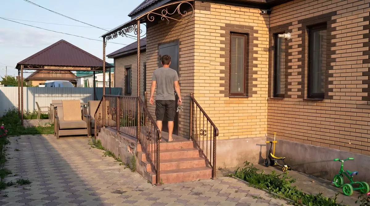 Квартиранты захватили дом жителя Уральска