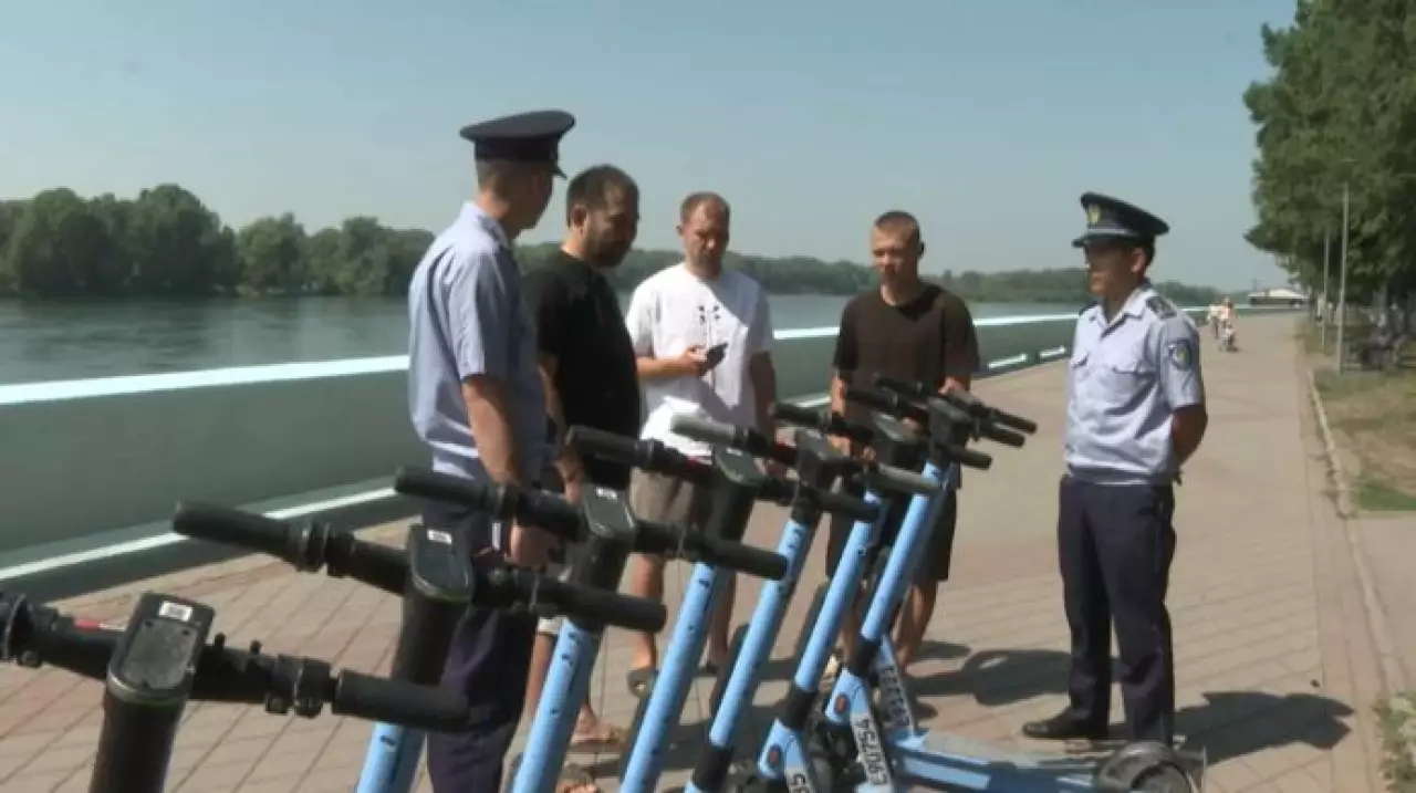 Самокат тізгіндеушілерге талап күшейді