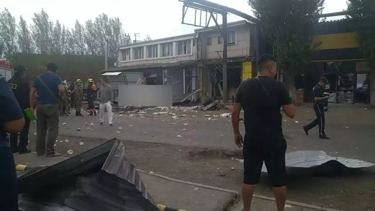 Астанада тандырханада газ баллоны жарылып, төрт адам зардап шекті (видео)