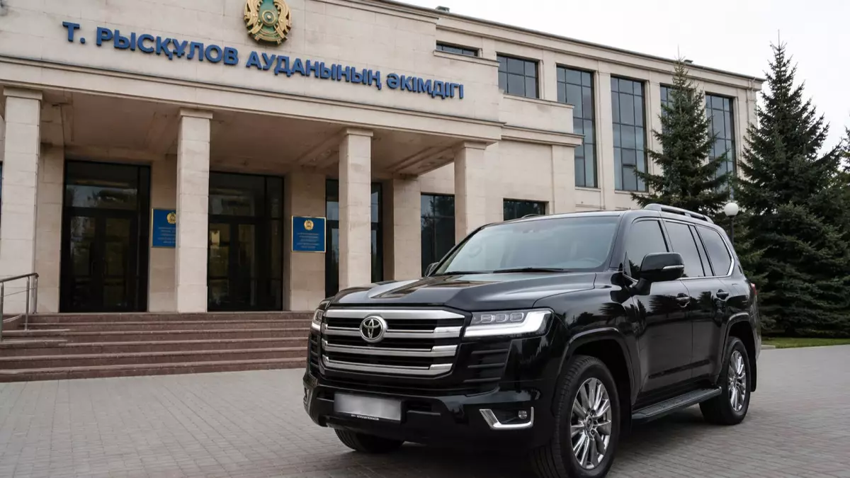  22 миллион теңгелік жол талғамайтын көлік: Жамбыл облысындағы аудан әкімдігіне қымбат қызметтік автокөлік не үшін қажет? 