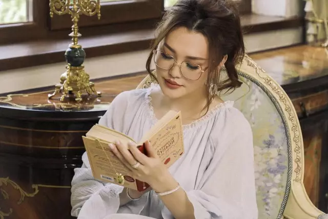 «Ешкімге айтпадым, сездірмедім»: Ерке Есмахан жарты жыл бойы жасырған құпиясын ашты